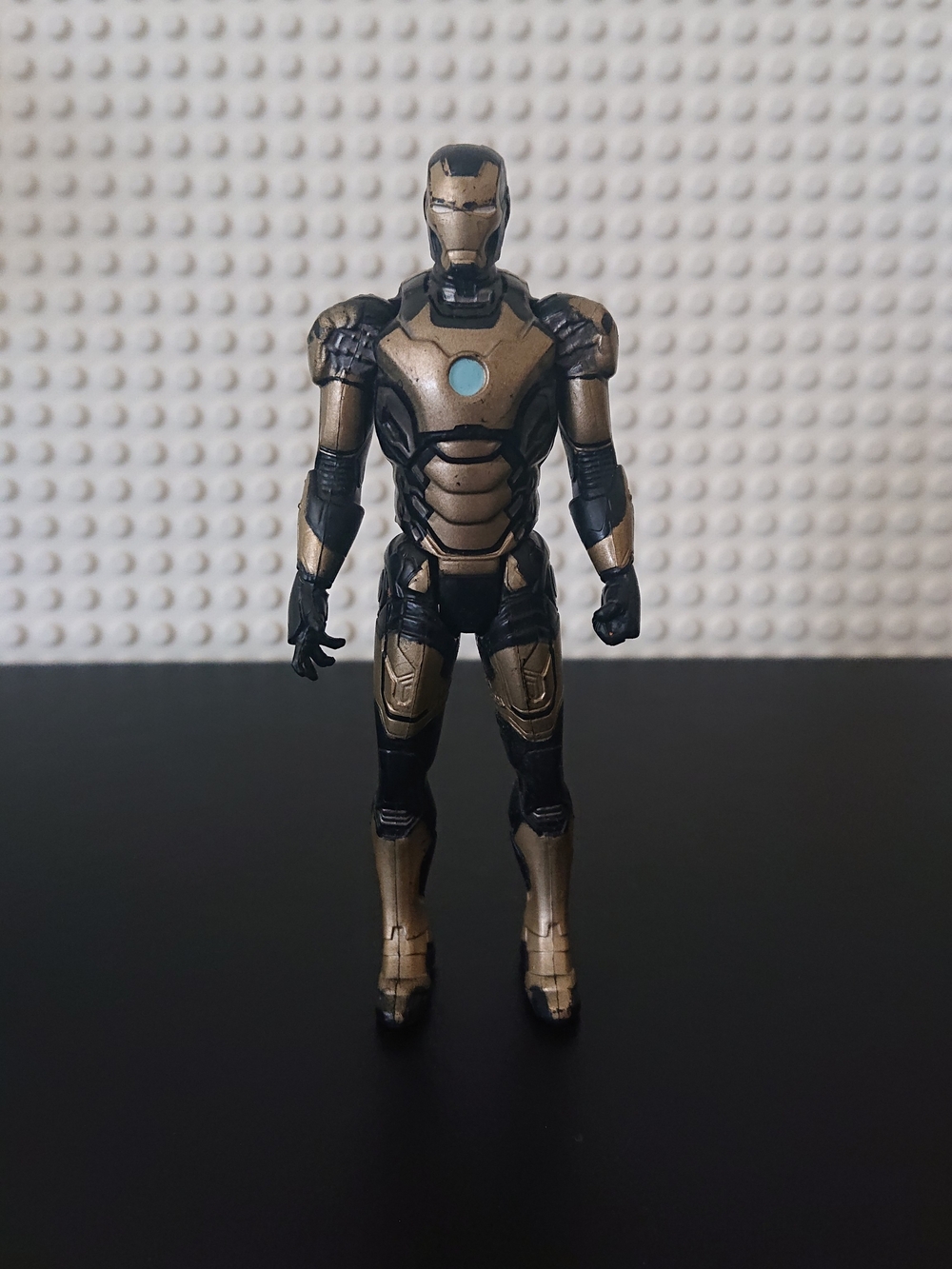 2012 Hasbro Marvel - Iron Man 4" Action Figure - Black / Gold Armor